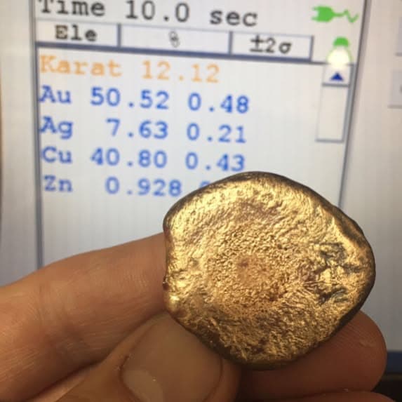 XRF assay analyzer